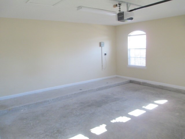 Building Photo - 2952 Majestic Oaks Ln