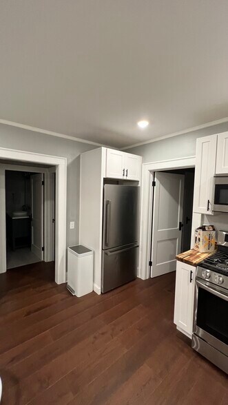 Kitchen - 3044 Minot Ave