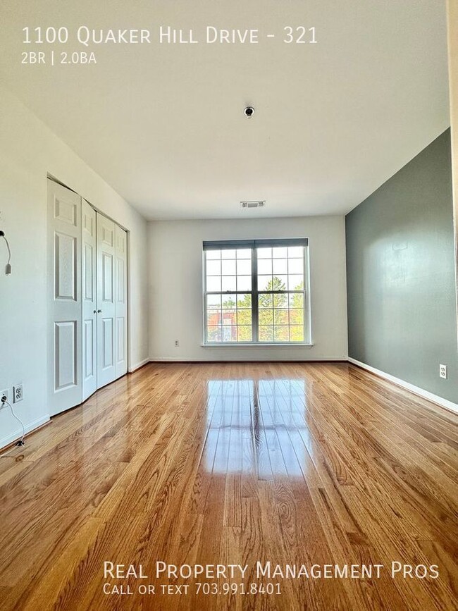 Building Photo - Updated & massive 2 bed 2 bath condo in Al...