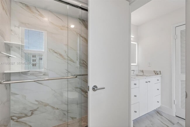 Building Photo - 1410 S Ocean Dr