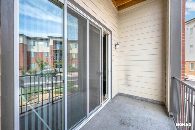 Building Photo - Charming 2BR-2BA Condo in Aurora Town Center