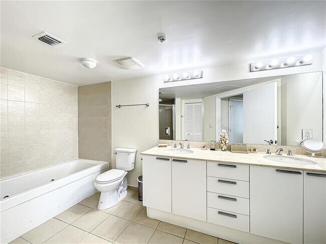 Building Photo - 16699 Collins Ave