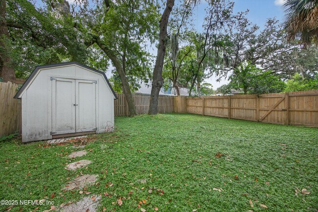 Building Photo - 3945 Oak St