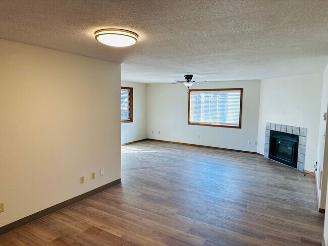 Building Photo - Newly Remodeled Four Bedroom One Level Home