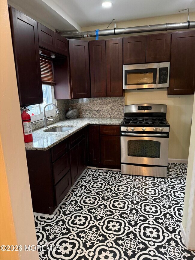 Building Photo - 12 Frances Pl