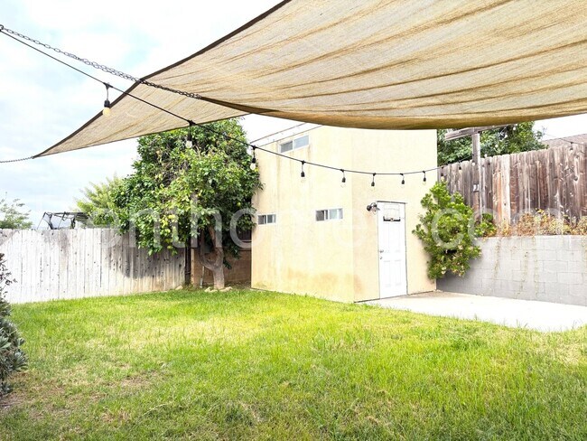 Building Photo - 13710 Utopia Rd