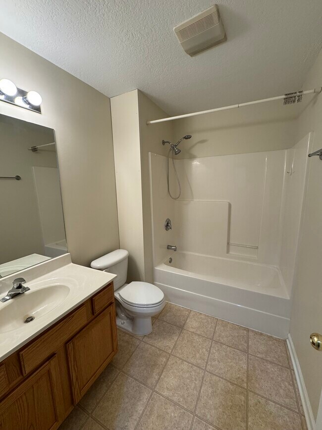 Building Photo - 3553 Oak Villa Way