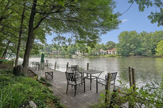 Building Photo - Top-floor condo located in the charming La...