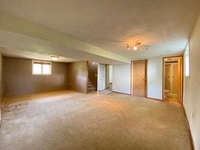 Building Photo - 3 Bedroom Home Available in Elkhart!
