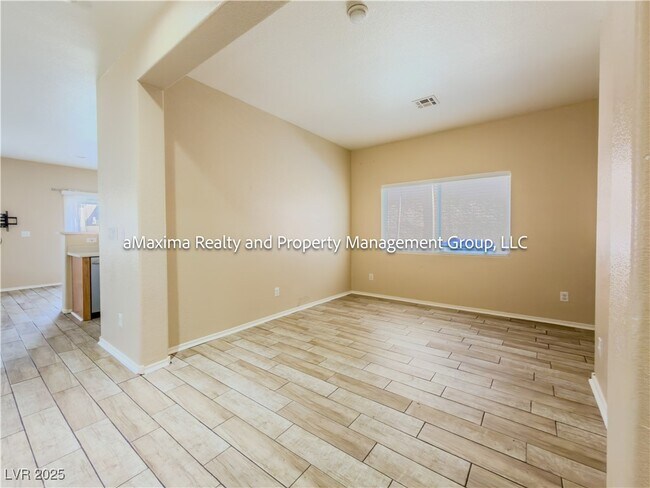 Building Photo - 3824 Hollycroft Dr
