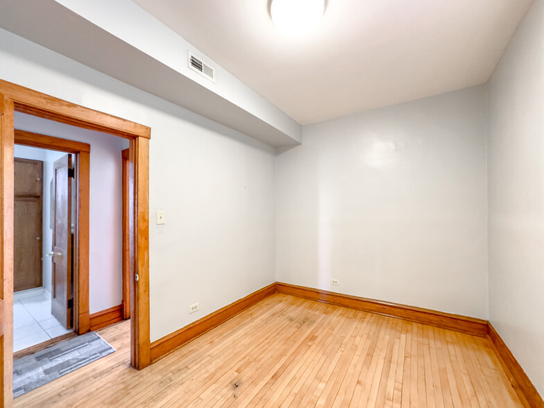 Building Photo - 4322 W Kamerling Ave