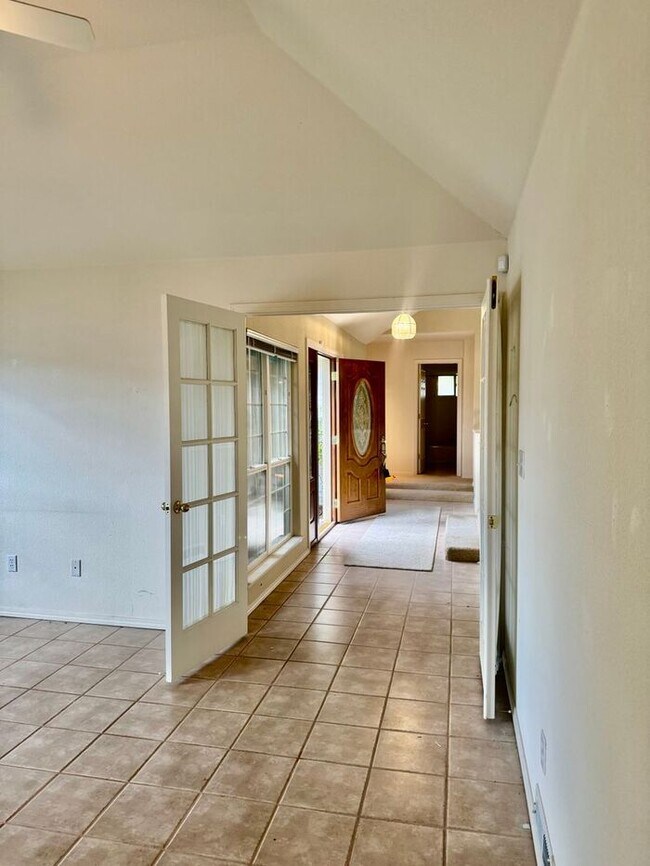 Building Photo - Spacious 3 Bed + Office | 3 Bath | 3-Car G...