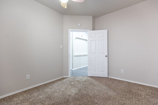 Building Photo - 6106 Briscoe Leaf