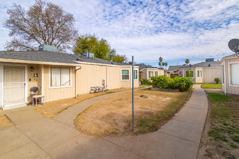 Building Photo - 1517 Nogales St