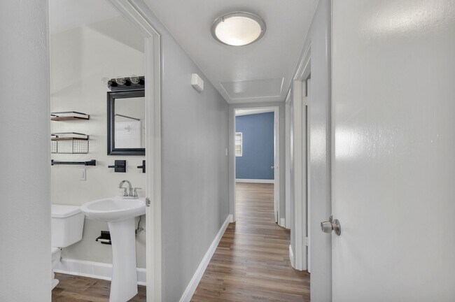 Building Photo - Michigan Ave Duplex