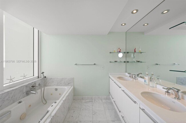 Building Photo - 400 South Pointe Dr