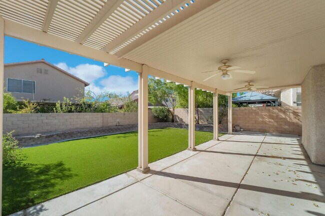 Building Photo - 3 bedroom, 2.5 bathroom, Summerlin Home, Low Maintenance Yard
