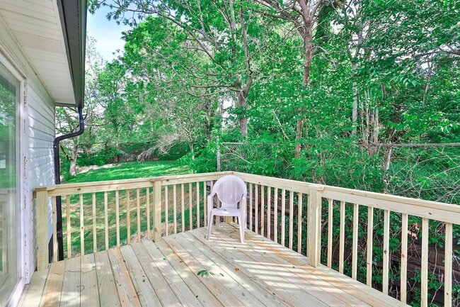 Building Photo - 252 Linden Ave