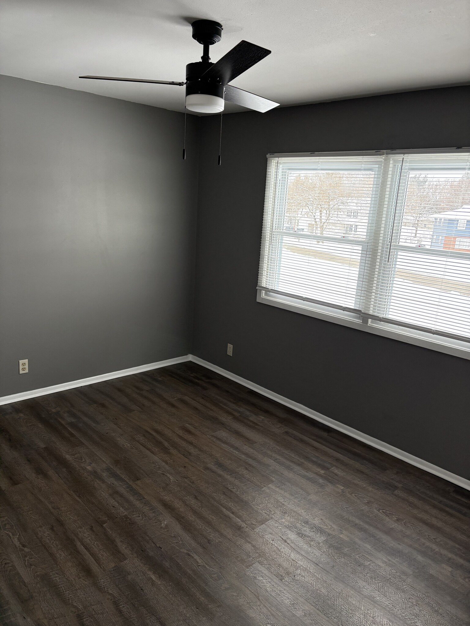 Building Photo - 218 E Laurie St