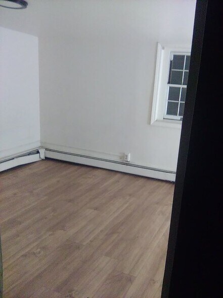 Building Photo - 325 Pershing Ave