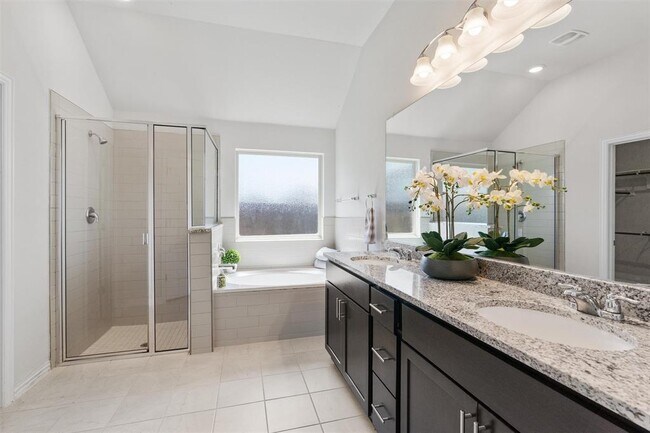 Building Photo - 562 Leadtree Loop