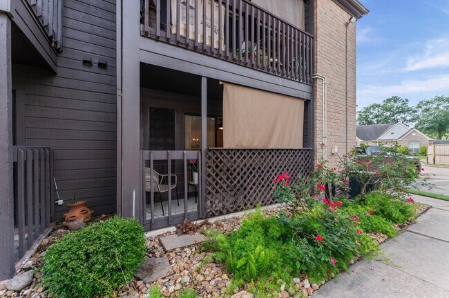 Building Photo - 12755 Mill Ridge Dr