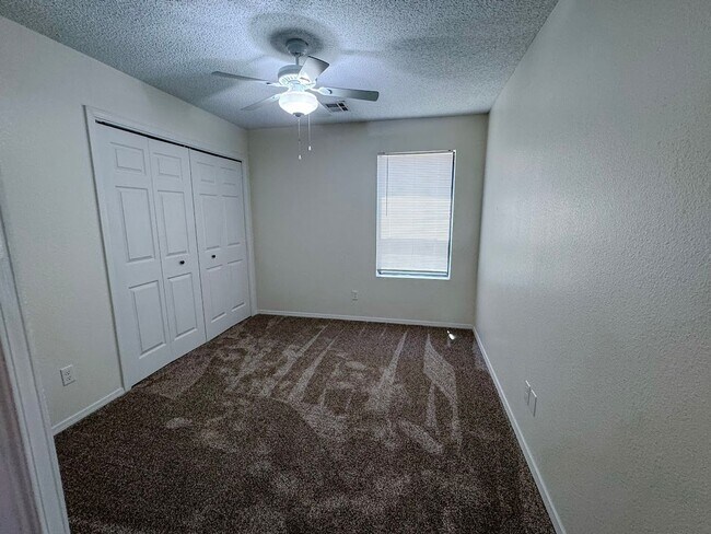 Building Photo - 544 Eagle Dr