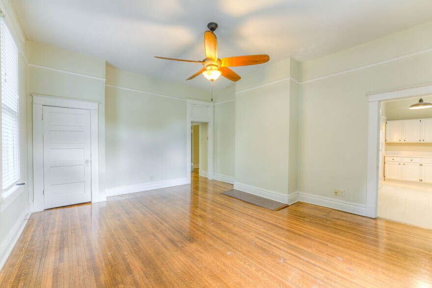 Building Photo - 1526 N Parkway