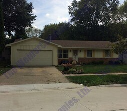 Building Photo - Southwood Home Available in  August!!!