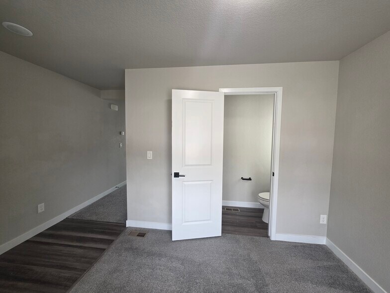 Building Photo - 10429 Luneth Dr