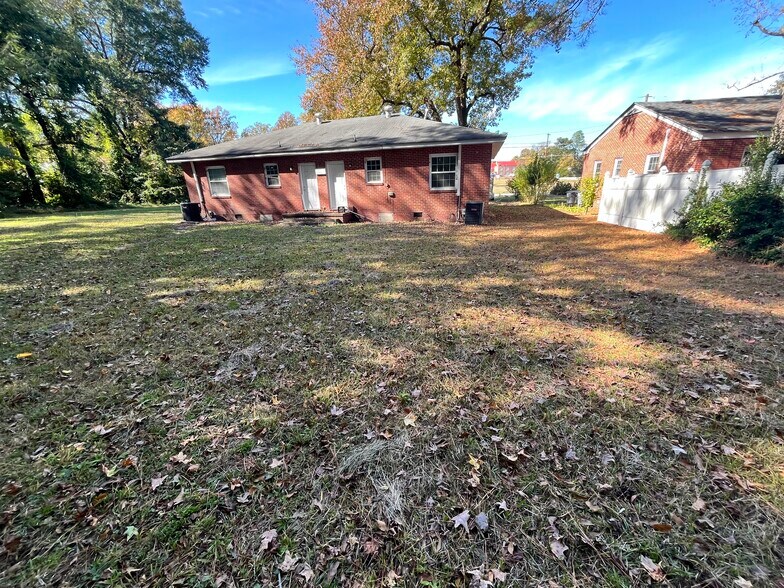 Building Photo - 407 N Parker St