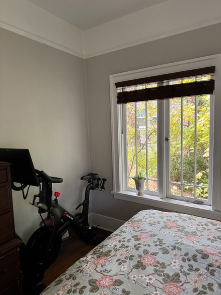 Building Photo - 1022 W 19th Ave