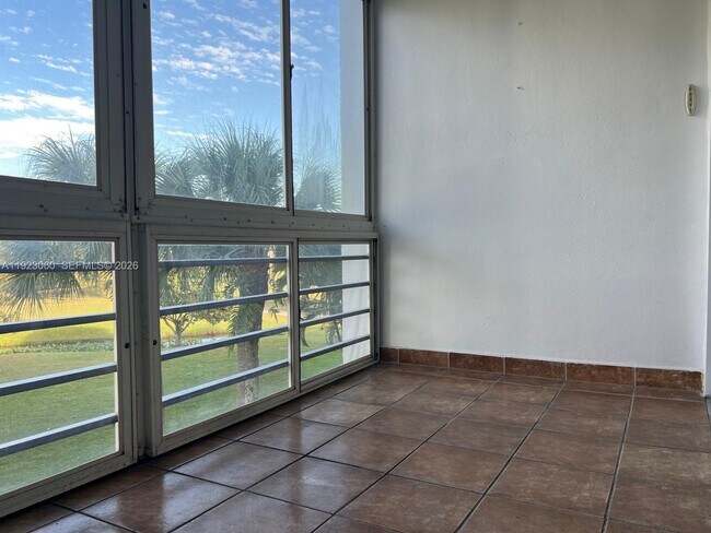 Building Photo - 9441 Evergreen Pl