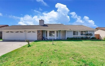 Building Photo - Spacious Wildomar Single-Story Home-Just in Time for Summer!