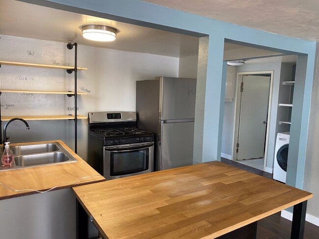 Building Photo - Little cottage nestled in a street surroun...