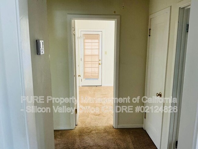 Building Photo - 624 Button St