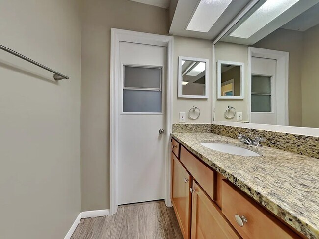 Building Photo - 109 Valley Cir