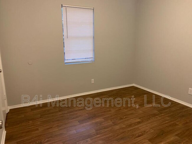 Building Photo - 3025 Sprucewood Dr