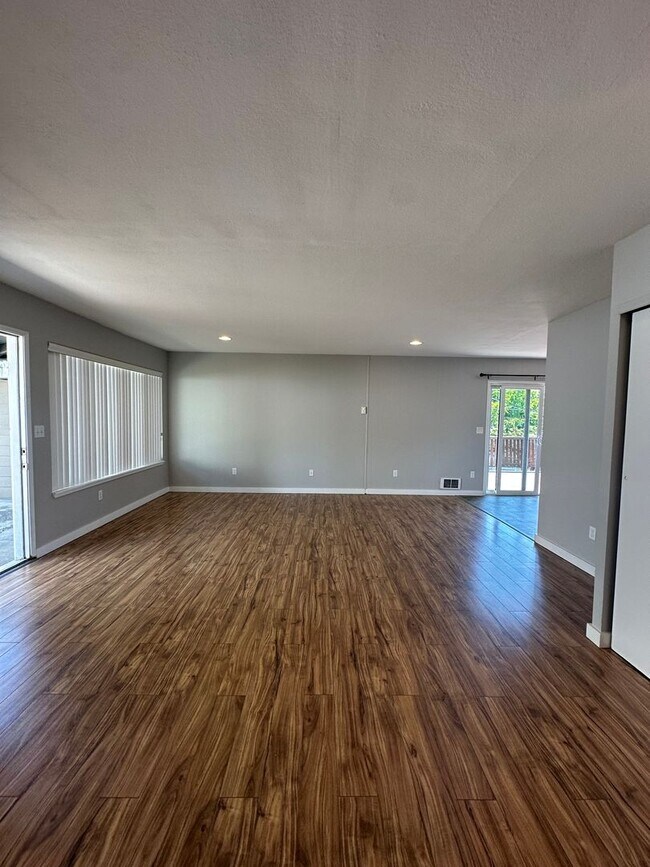 Building Photo - Wonderful Ranch Style Home in Camas!