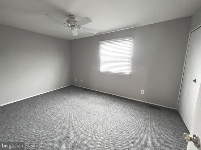 Building Photo - Beautiful 2bd 1.5bth townhome in Elvaton T...