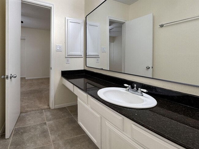Building Photo - 31 N Lakeridge Cir