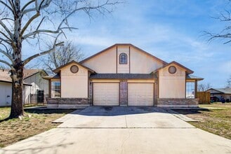 Building Photo - 5281 Meadow Rise St