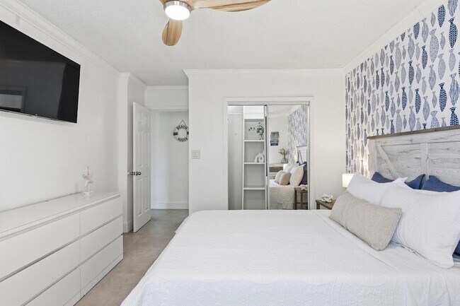 Building Photo - 3000 Riomar St