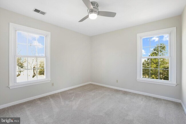 Building Photo - 7329 Fleetwood Ct