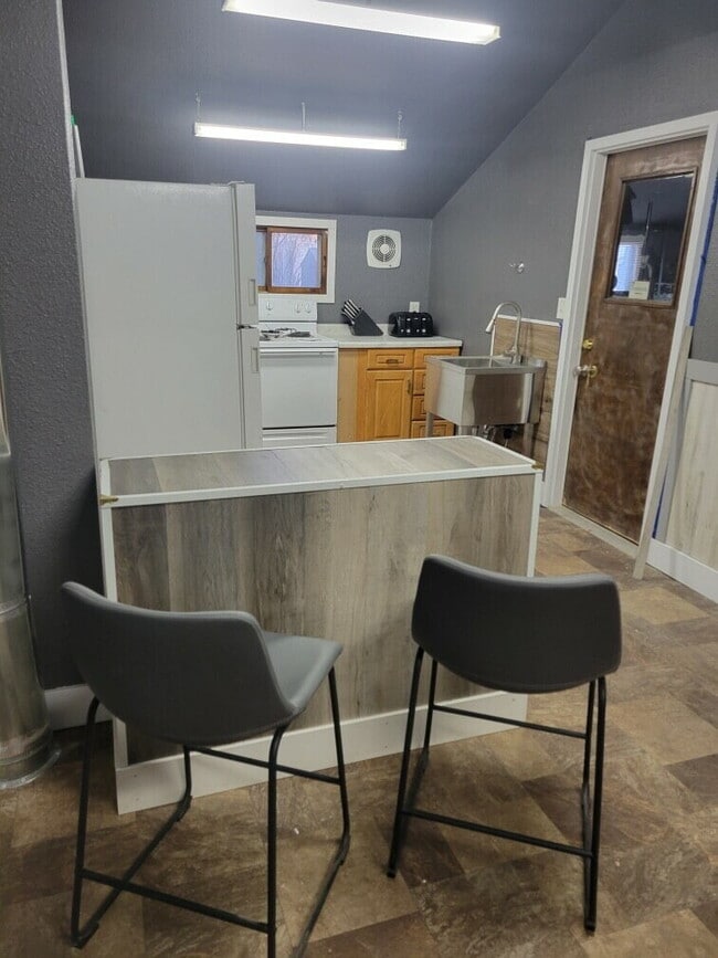 Building Photo - "Charming Studio Retreat in Stanley: Cozy 500 Sq Ft Haven with Full Bath!"