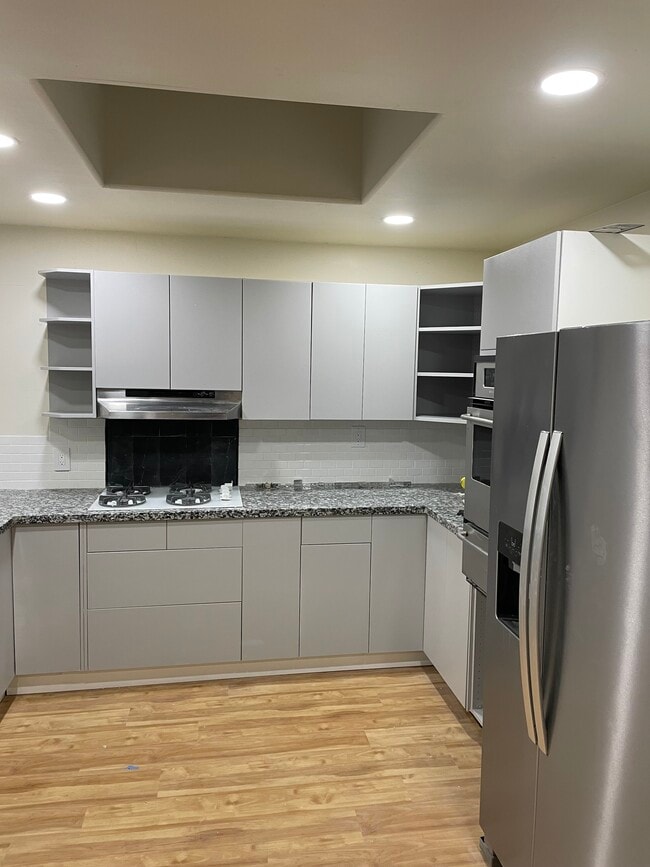 Building Photo - 902 S Una Ave