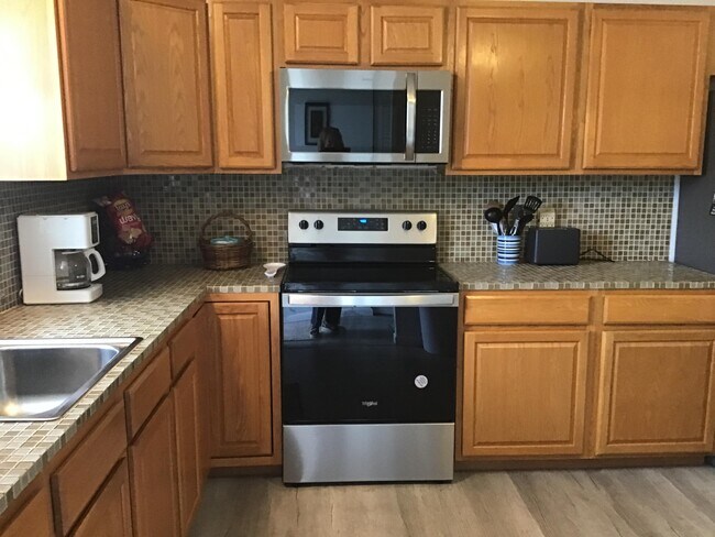 Building Photo - 519 Holyoke Ln