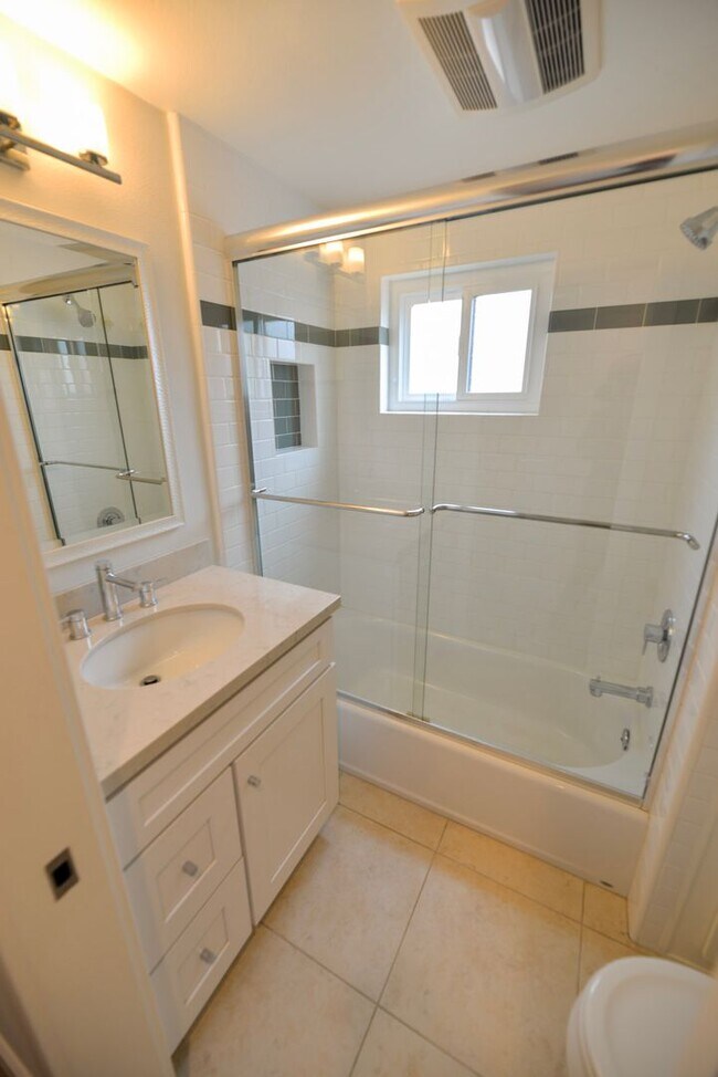 Building Photo - 259 Avenida Granada