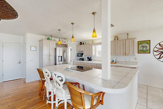 Building Photo - 1107 Gulf Dr S