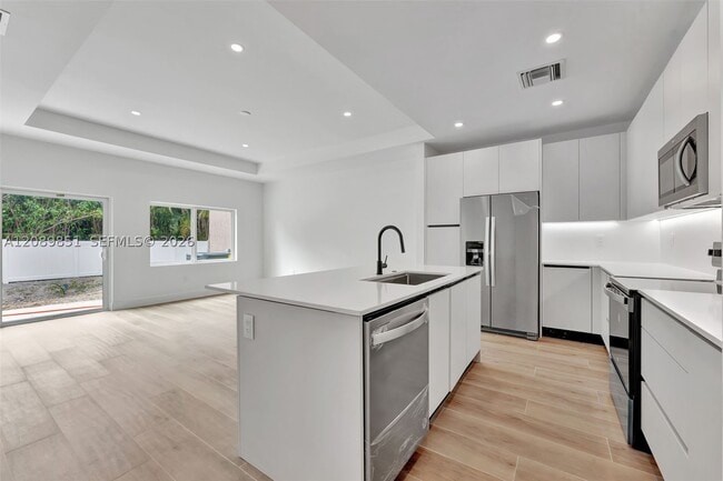 Building Photo - 1533 NW 94th Ave
